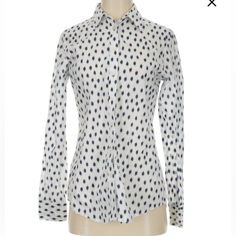 Banana Republic Softwash button down shirt white and blue